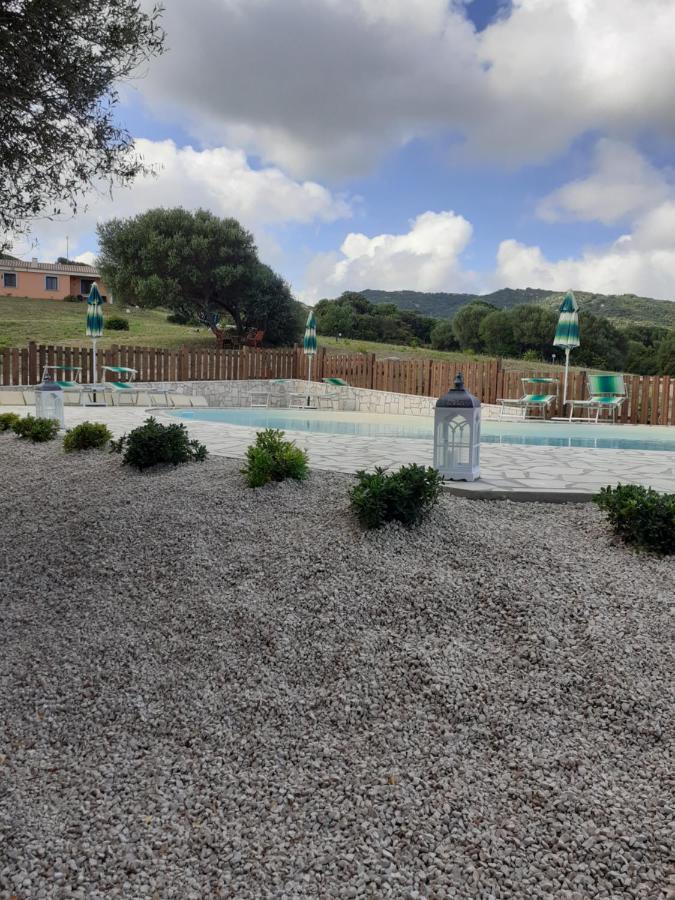Agriturismo Gli Olivastri -Appartamento Bel Vedere Con Piscina ,Solarium E Vista Mare,Climatizzatore ,Wifi Aglientu Kültér fotó